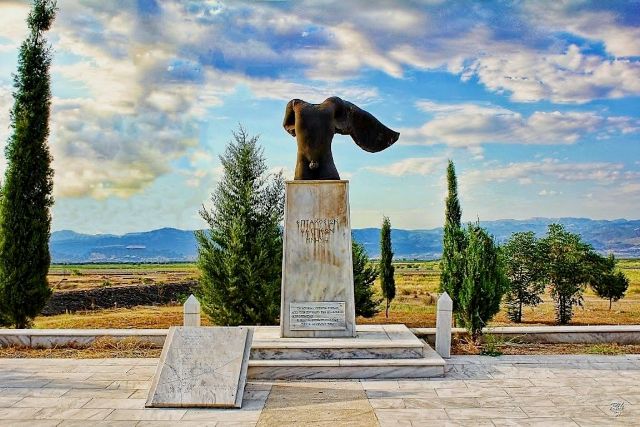 Thermopylae - Monument to the 700 Thespians